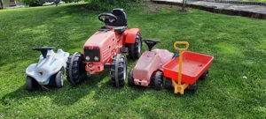 Kindertraktor und Bobbycars