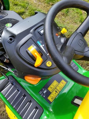 John Deere x146R Rasentraktor  Bild 8