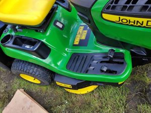 John Deere x146R Rasentraktor  Bild 2