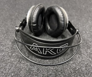 AKG K271 Kopfhörer Headset