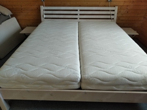 Doppelbett aus Holz 180x200, 2 Lattenrost 90x200, 2 Matratzen 90x200