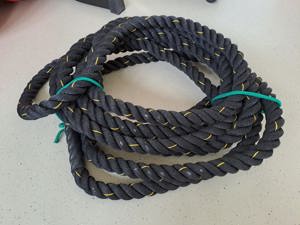 Battle Rope mit Rasenhalterung