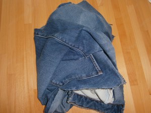 Suche gratis kaputte Jeans für ein Upcycling Projekt