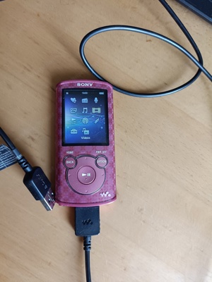 Sony 6Gb MP4 Walkman Special Edition Pink (Videos und Musik)