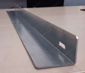 Metallschiene, Winkelprofil, L-Profil, Länge 65 cm, mit Montagelöcher  - 40 Stk. vorhanden 