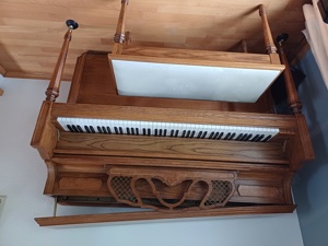 Elegantes Klavier im amerikanischen Stil zu verkaufen!