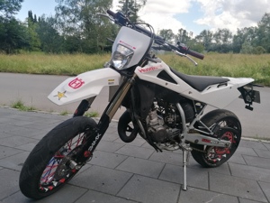 Motorrad Husqvarna, SM 125, weiß, richtig cool