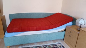 2 stoffbezogene Betten 90 x 200 zu verschenken