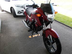 Honda CBF 125, 3 Wochen alt, 48 KM, wie aus dem Schaufenster w Neu Bild 3