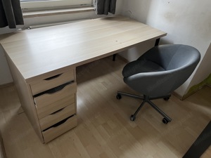 Schreibtisch mit Schubladen 