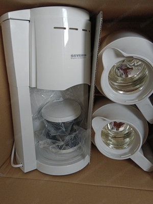 Kaffeemaschine mit zwei Thermoskannen