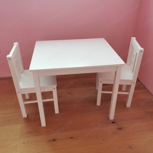 Ikea Kritter Tisch und zwei Stühle 