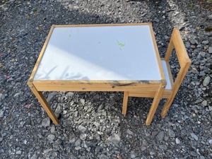 Ikea Tisch mit Stuhl Kinder