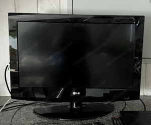 LG Fernseher 26LG3100  mit Kathrein-Receiver und Fernbedienungen 