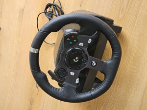 Logitech G920 Lenkrad und Bodenpedal - DrivingForce Gaming Rennlenkrad