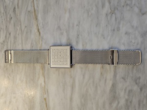 QLOCKTWO Armbanduhr in Edelstahl Bild 4