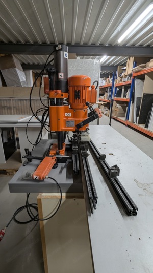 Blum Minipress Beschlagbohrmaschine mit diversem Zubehör  Bild 4