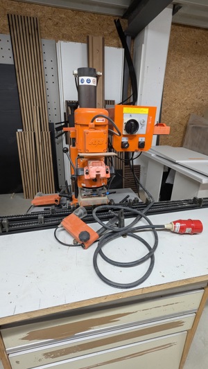 Blum Minipress Beschlagbohrmaschine mit diversem Zubehör  Bild 7