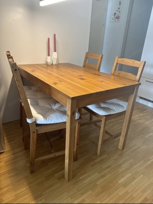 Ikea Jokkmokk Tisch mit 4 Stühlen