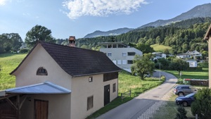 Zweistöckige Wohnung im zentralen Bludesch mit Ausblick auf die Berge zu verkaufen Bild 7