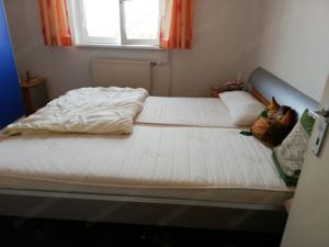 Doppelbett mit Matratzen (zu verschenken)
