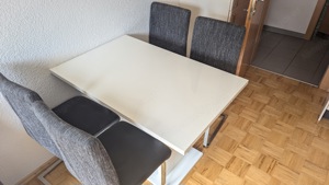 Tisch mit 4 Stühle 