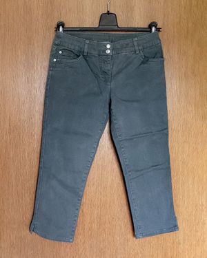 Diverse Damenhosen u. 3-viertel Jeans, Gr. 36; Damenjeans, kurze Hosen  Bild 6