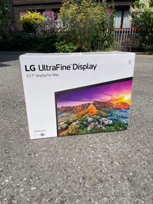 LG UltraFine 24MD4KL-B 4K Monitor mit Thunderbolt 3 und 4K Daisy Chain