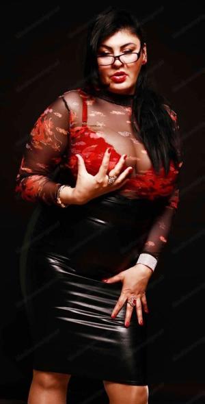 Heiße Frau zart bis hart Geile Ariana Bild 6