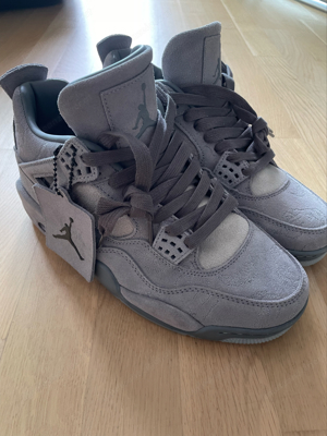 AIR JORDAN 4 RETRO COOL GREY X KAWS