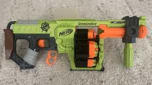 Nerf Zombie Strike Doominator Blaster Bild 2