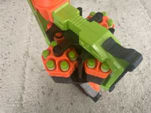 Nerf Zombie Strike Doominator Blaster Bild 6