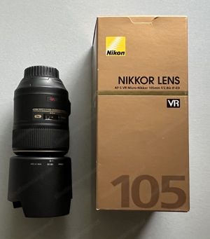 Nikon Objektiv: Micro-Nikkor 105mm f 2,8G AF-S VR, neuwertig