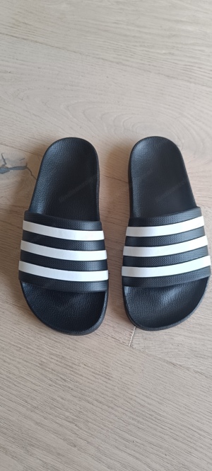 NEUE Badeschuhe, Sandalen, Hausschuhe 