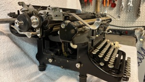 Antiquare Schreibmaschine Bild 2