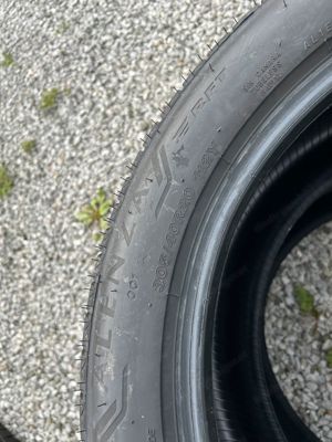 Sommerreifen Bridgestone 305 40 20 112Y * Bild 5