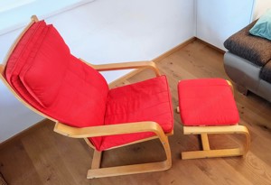 IKEA POÄNG Sessel und Hocker, rot Bild 2