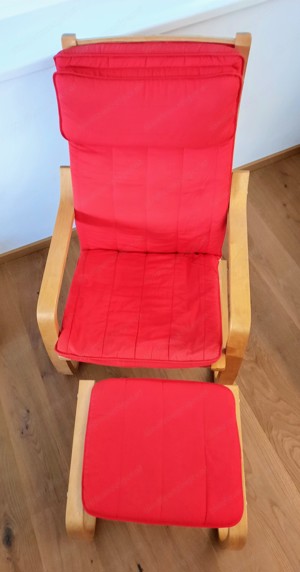 IKEA POÄNG Sessel und Hocker, rot Bild 3