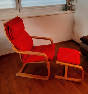 IKEA POÄNG Sessel und Hocker, rot