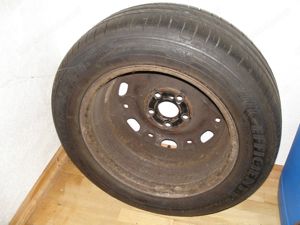 Rollwiderstandsarmer Sommerreifen Goodyear 185 60 R 14 auf Stahlfelge + zweite Felge