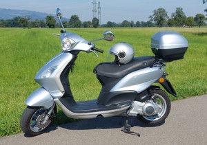 Carthago Chic C-Line I 4.2 INCLUSIVE Piaggio Roller Fly 125 ccm Bild 2