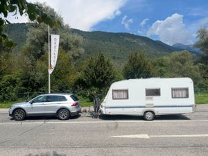 Überdachter Wohnwagen Stellplatz 