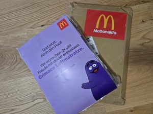 neue McDonalds Grimace Luftmatratze Bild 2