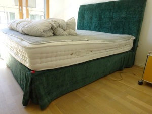 Boxspringbett, dunkel grün