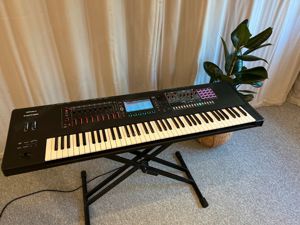 Roland Fantom 7 keyboard