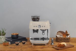 SMEG Espressomaschine mit Siebträger