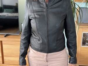 Verkaufe schöne Damen-Lederjacke