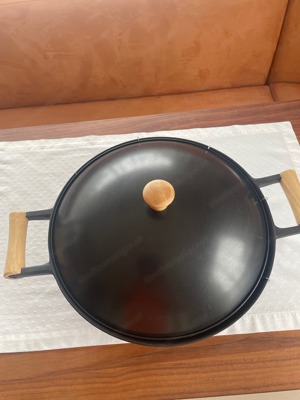 WOK aus Gusseisen , NEU 