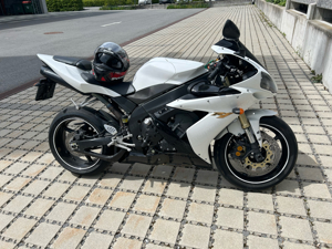 Yamaha R1 