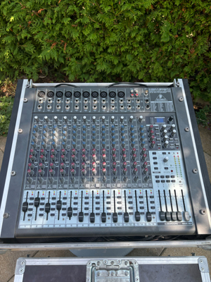 Behringer xenyx 2442 inkl. Thon case